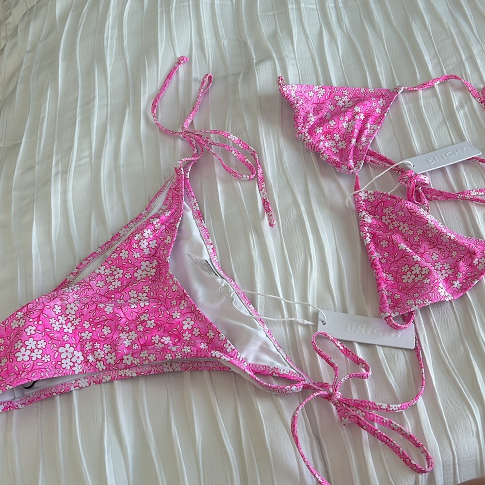 Bright swimwear Pink floral bikini set with tags on.  Never worn.  Size M - Picture 4 of 4